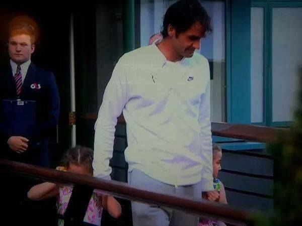 Roger Federer, de mana cu gemenele