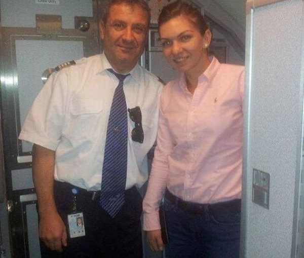 Simona Halep si pilotul aeronavei care a dus-o la Madrid