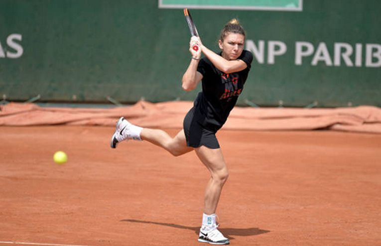 Simona Halep, in timpul ultimului antrenament la Roland Garros