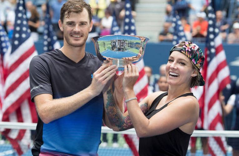 Bethanie Mattek Sands si Jamie Murray, cu trofeul cucerit la dublu mixt la US Open 2018