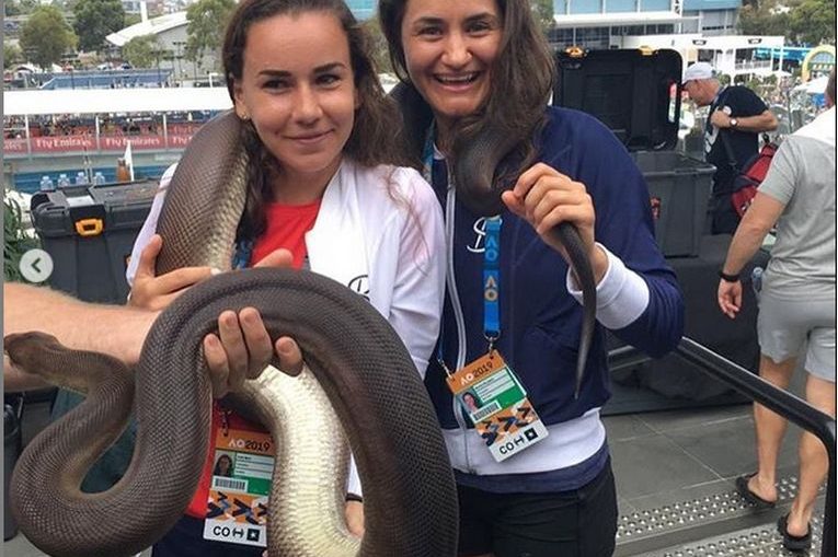 Irina Bara și Monica Niculescu, alaturi de sarpele norocos de la Australian Open 2019