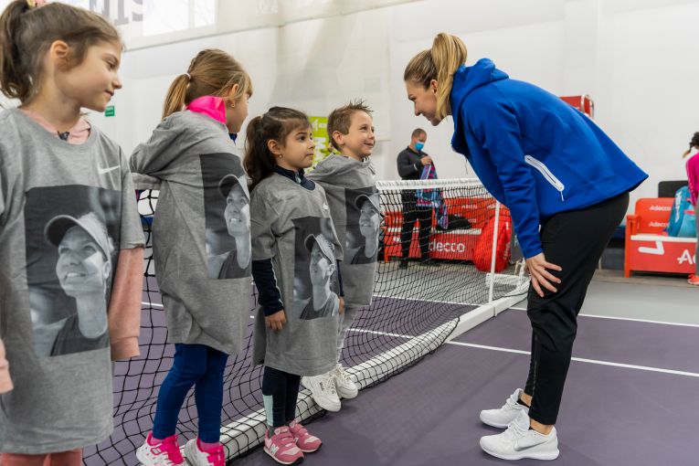 Simona Halep s-a simțit foarte bine alături de micuții tenismeni