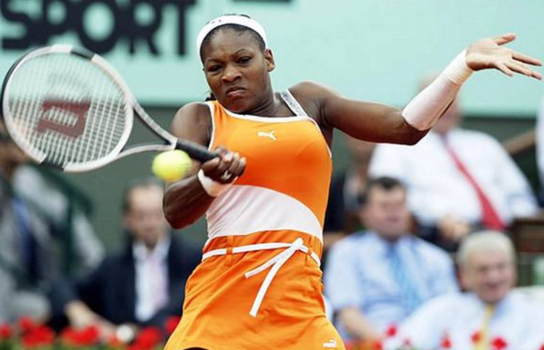 Serena Williams în echipamentul purtat la Roland Garros 2003