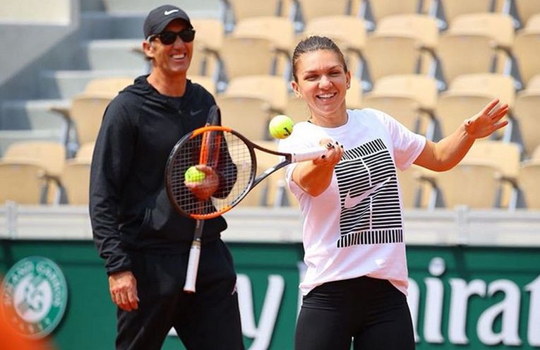 Simona Halep se antrenează la Roland Garros, sub privirile lui Darren Cahill