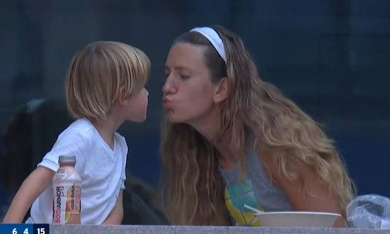 Victoria Azarenka și fiul ei Leo, în timpul unui meci de la US Open 2020