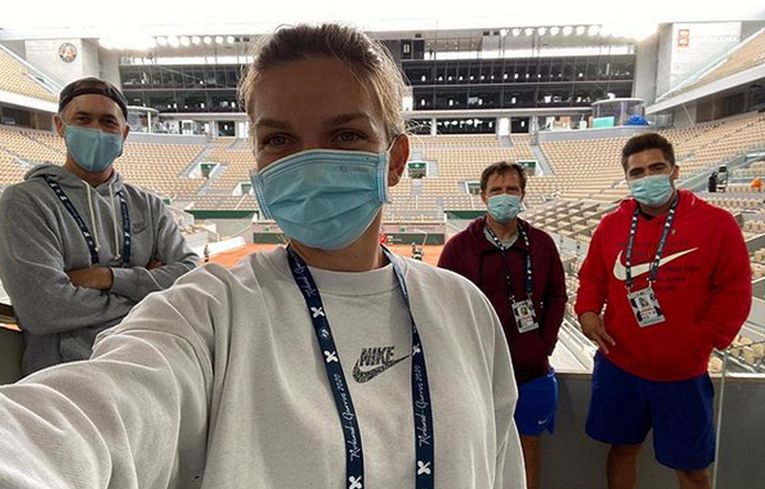 Simona Halep și echipa ei, înaintea unui antrenament la Roland Garros 2020