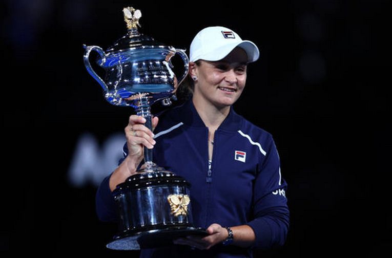 Ashleigh Barty, cu trofeul cucerit în premieră la Australian Open